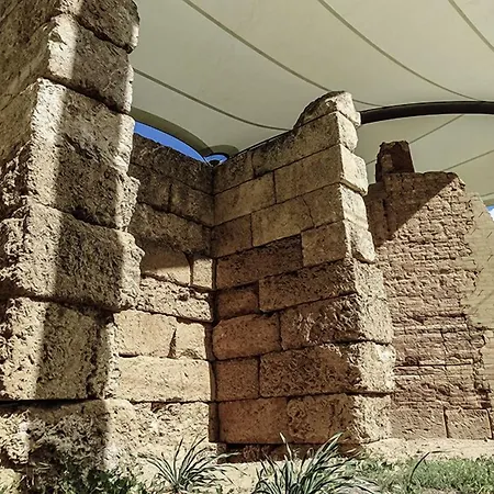 לינה וארוחת בוקר Elisir 4*